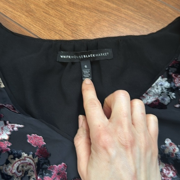 White House Black Market Velvet Overlay Cold Shoulder Blouse Sz 6 Black Burgundy - Picture 2 of 6